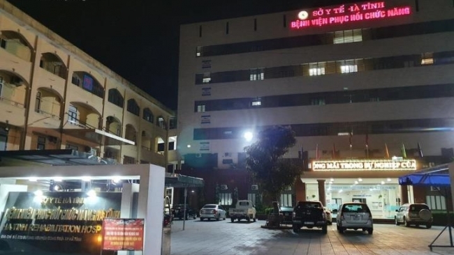 Bệnh nhân rơi từ tầng 6 tại bệnh viện ở Hà Tĩnh