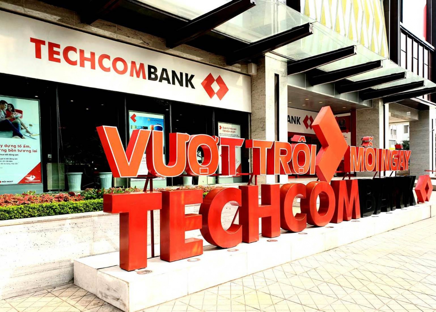 Tin ngân hàng ngày 14/3: Techcombank cấp khoản vay 1.500 tỷ đồng cho hai doanh nghiệp khai khoáng