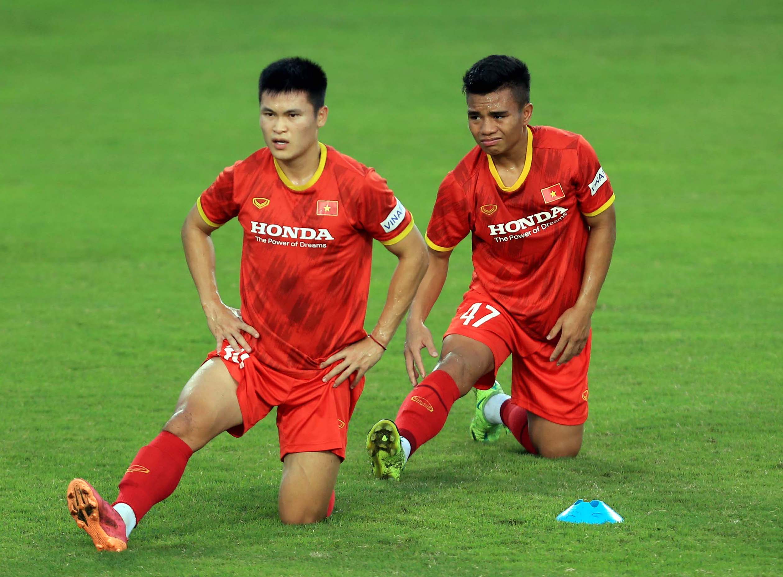 Tuyển Việt Nam thắng đội U23, Thành Chung xin về quê ăn hỏi