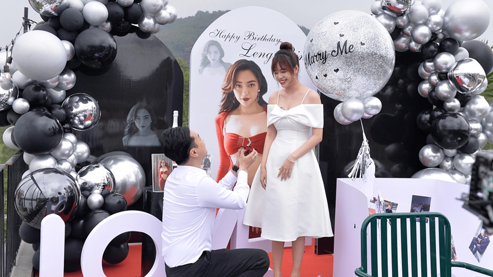 Sao Việt ngày 21/3/2022: Màn cầu hôn ngọt ngào của Anh Tuấn “Phố trong làng”