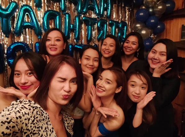 Sao Việt ngày 27/3/2022: Vợ chồng Bình Minh hạnh phúc đón sinh nhật ở Mỹ