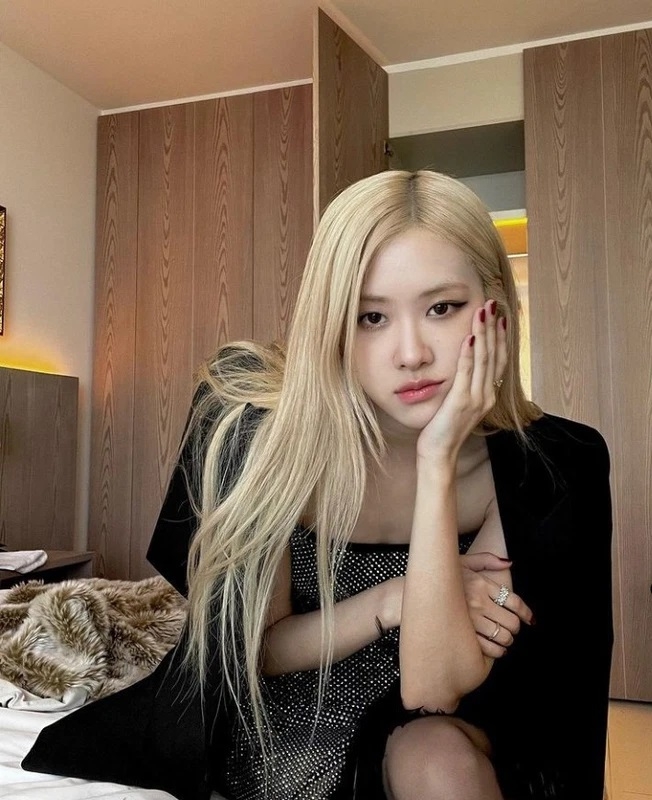 Sao Hàn ngày 28/3/2022: Rosé (BLACKPINK) khuynh đảo bữa tiệc tiền Oscar với style nóng bỏng