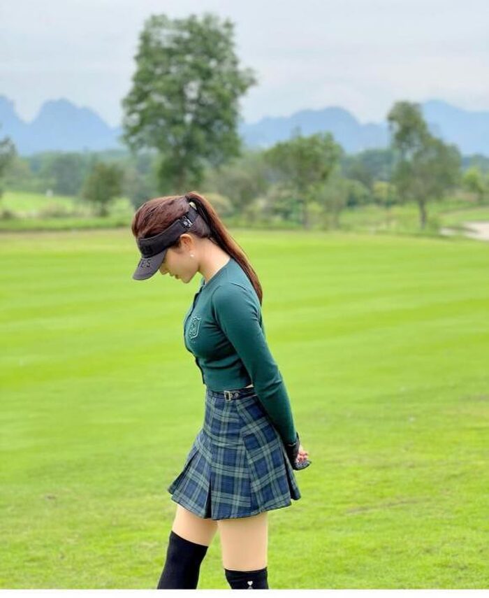 Huyền My diện váy cực ngắn ra sân golf, cớ sao fan lại réo tên Hiền Hồ? Huyền My diện váy cực ngắn ra sân golf, cớ sao fan lại réo tên Hiền Hồ?