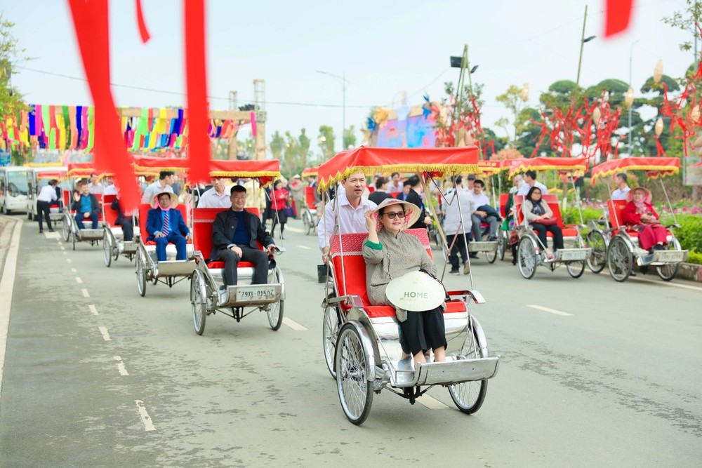 Khai mạc đường hoa xuân lớn nhất phía Tây Hà Nội tại Mailand Hanoi City