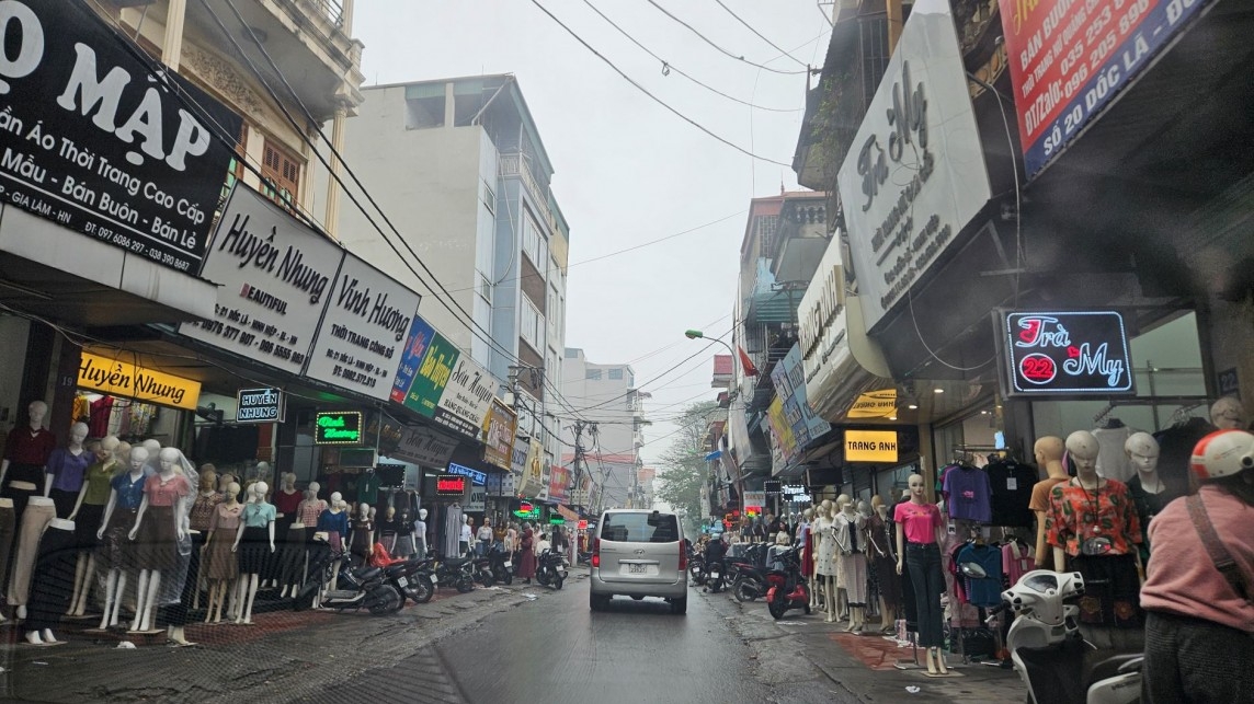 Hà Nội: Chợ Ninh Hiệp ế khách, tiểu thương bán hàng trên chợ mạng