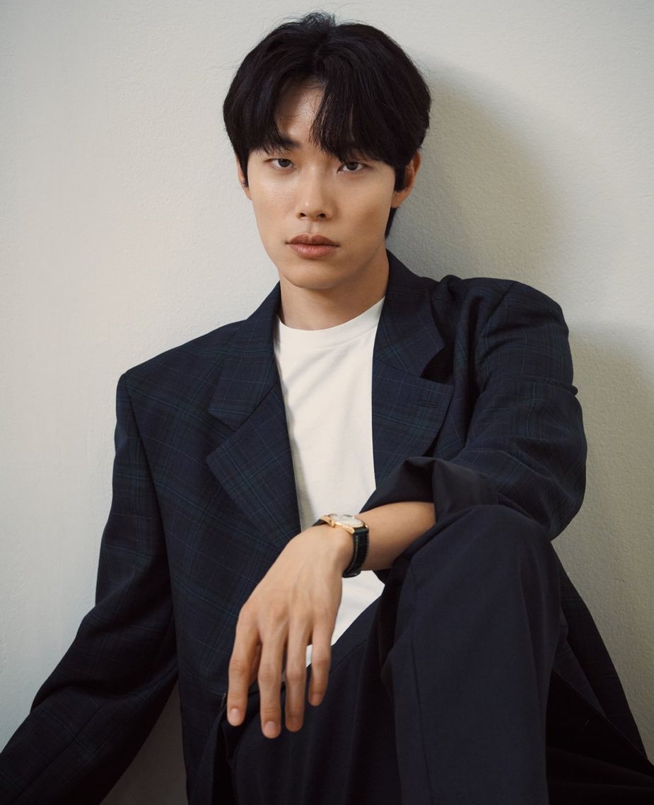 Han So Hee hẹn hò Ryu Jun Yeol, lên tiếng xin lỗi tình cũ của bạn trai