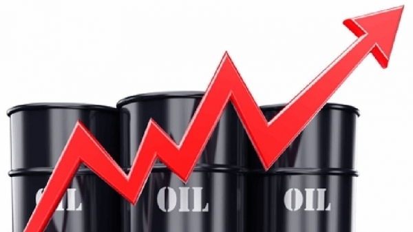 Giá xăng dầu hôm nay 8/4/2022: EU chơi "rắn&quot;, giá dầu tăng mạnh
