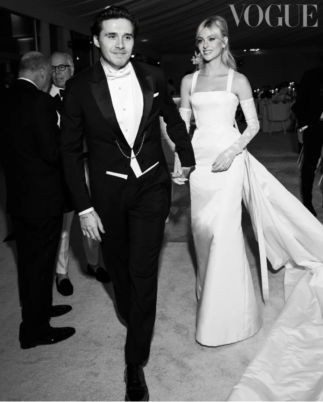 Cận cảnh bộ váy cưới đắt đỏ của nàng dâu tài phiệt nhà Beckham