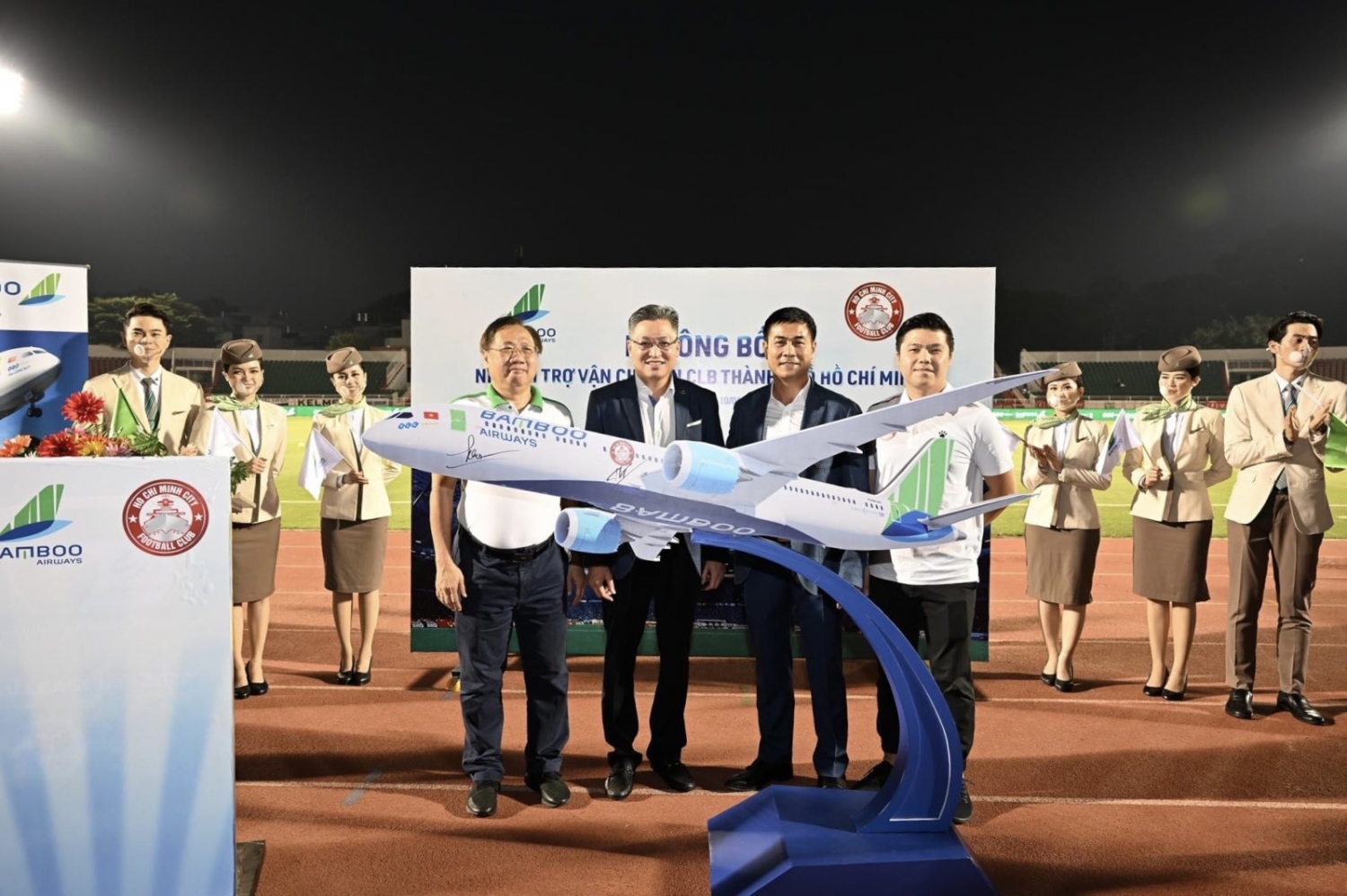 Bamboo Airways tiếp tục là nhà tài trợ vận chuyển CLB bóng đá TPHCM trong mùa giải 2022