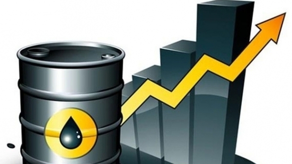 Giá xăng dầu hôm nay 27/4 tăng mạnh, dầu Brent lên mức 105,37 USD/thùng