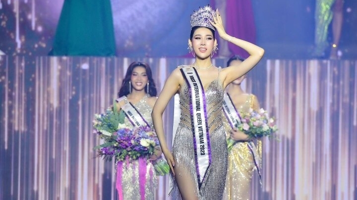 Chung kết cuộc thi hoa hậu chuyển giới của Hương Giang bị "tuýt còi"