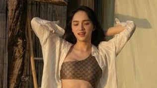 Mới đầu hè Hoa hậu Hương Giang đã khoe ảnh áo tắm cực 'cháy'