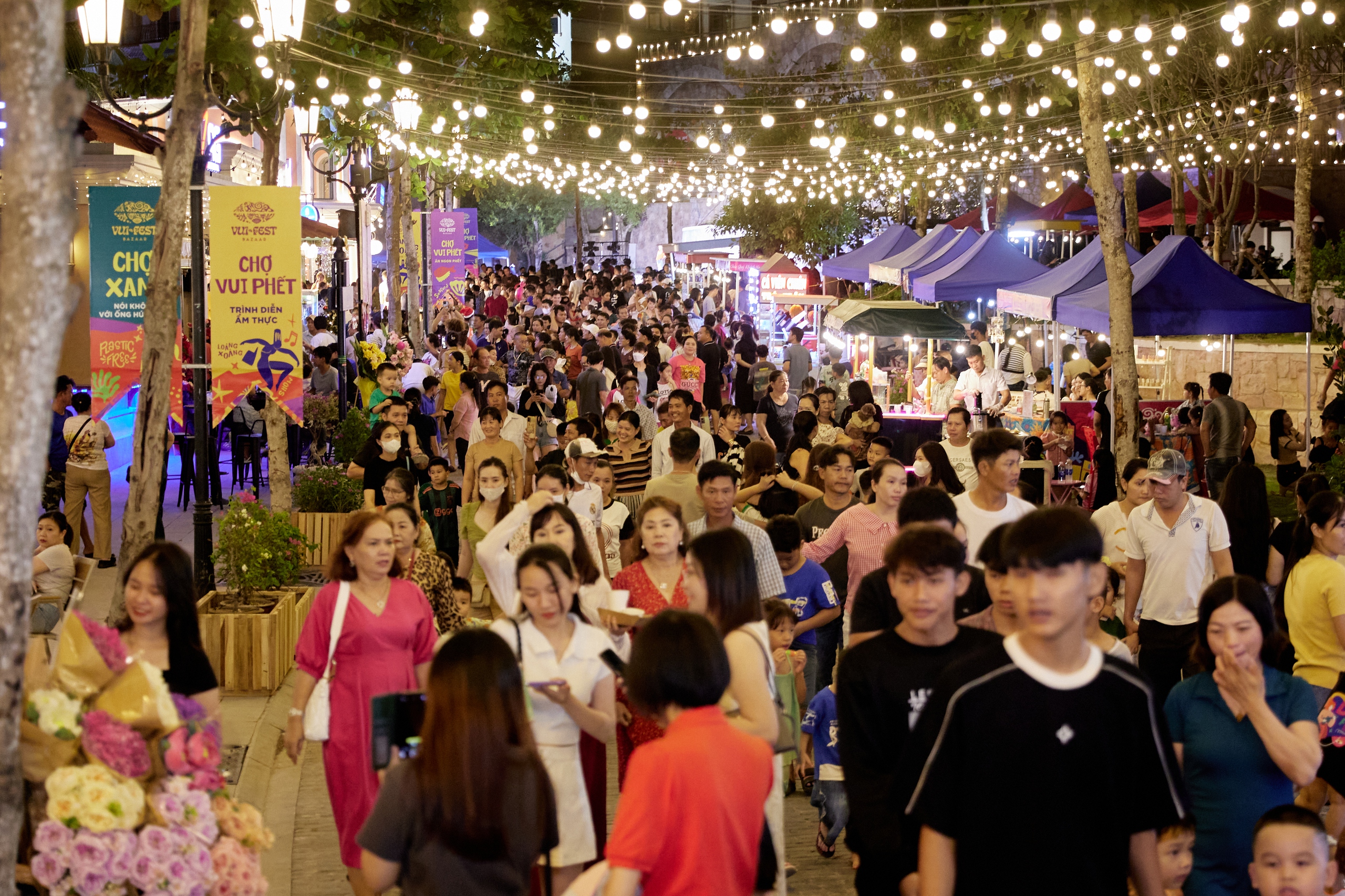 Không bar hay karaoke, sao chợ đêm Vui Phết vẫn khiến du khách hưng phấn?