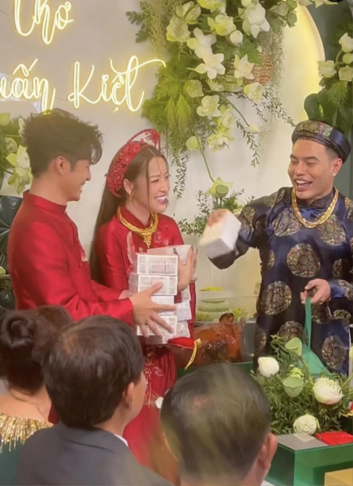 Lê Dương Bảo Lâm không tham dự đám cưới Minh Tú, fan đặt dấu hỏi cho tình bạn thân thiết?