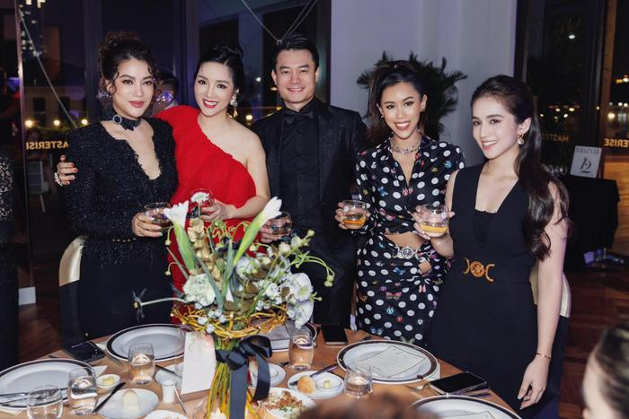 Trương Ngọc Ánh và bạn trai kém tuổi từng có cách công khai chuyện tình khiến công chúng ghen tỵ Trương Ngọc Ánh và bạn trai kém tuổi từng có cách công khai chuyện tình khiến công chúng ghen tỵ