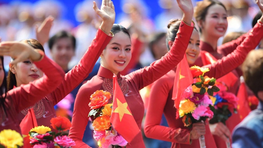Thanh Thủy, Đen Vâu cùng loạt sao Việt bày tỏ niềm tự hào trong ngày Đại lễ 30/4