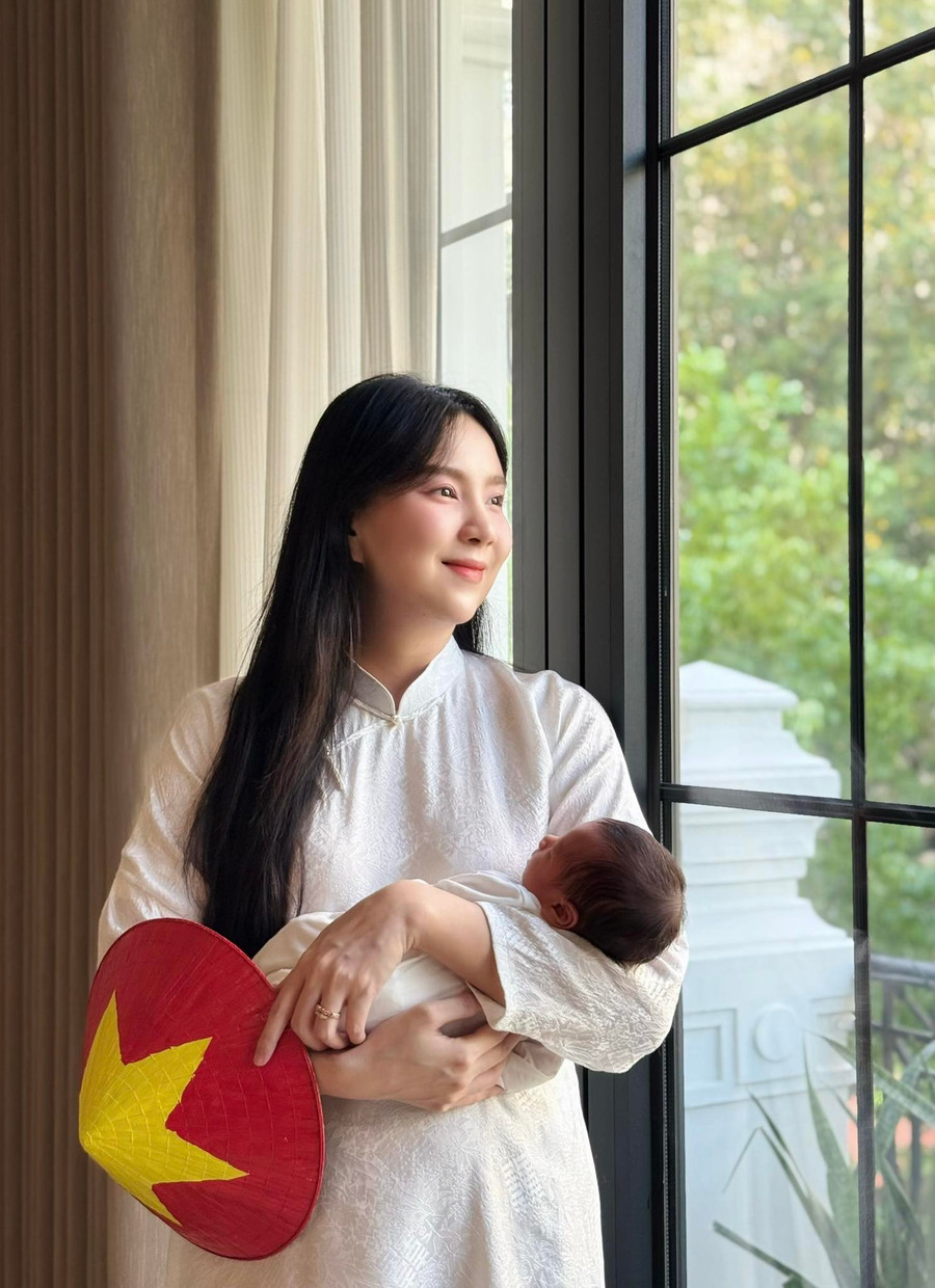 Thanh Thủy, Đen Vâu cùng loạt sao Việt bày tỏ niềm tự hào trong ngày Đại lễ 30/4