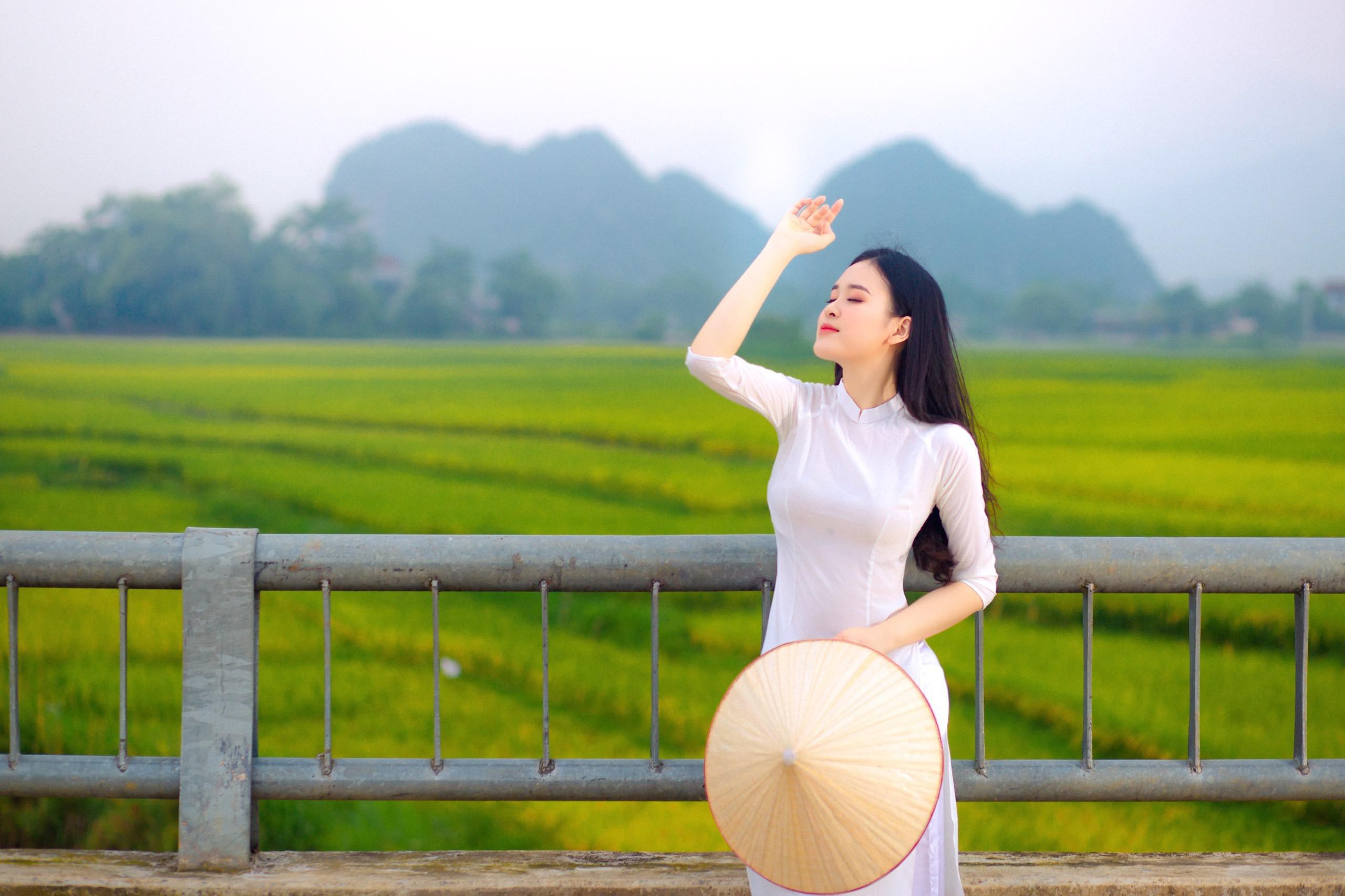 Hoa khôi sinh viên Nghệ An từng thi HHVN 2020 khoe nhan sắc ngọt ngào với áo dài trắng ảnh 6