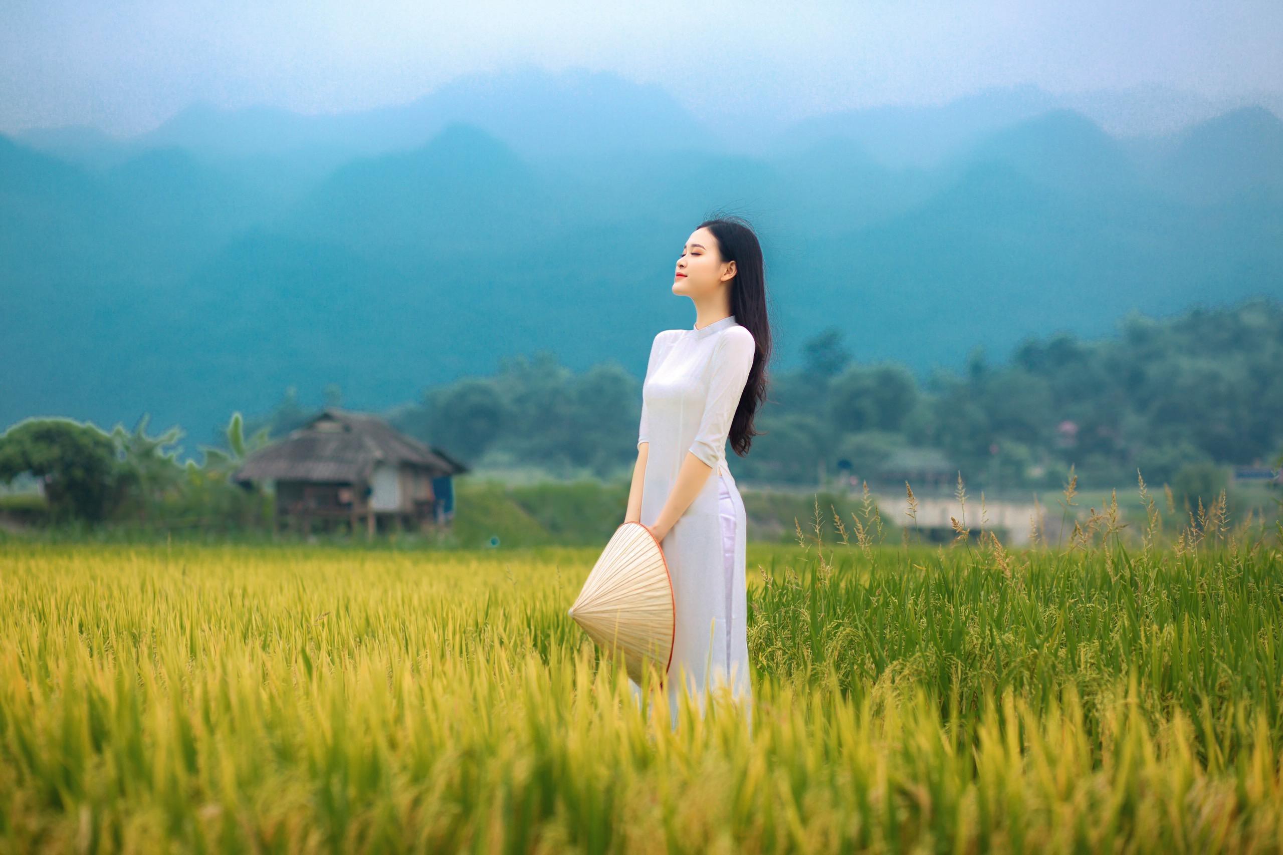 Hoa khôi sinh viên Nghệ An từng thi HHVN 2020 khoe nhan sắc ngọt ngào với áo dài trắng ảnh 1