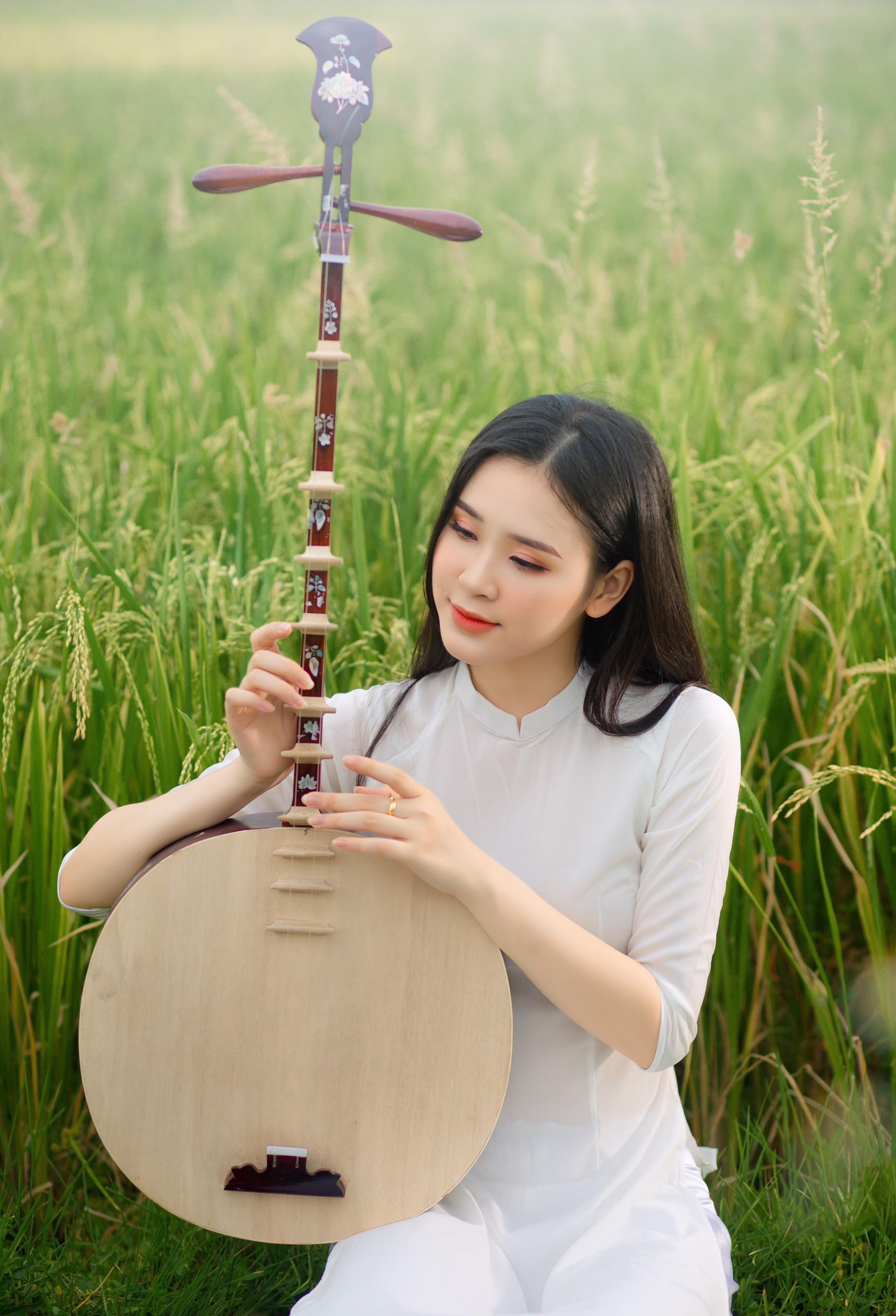 Hoa khôi sinh viên Nghệ An từng thi HHVN 2020 khoe nhan sắc ngọt ngào với áo dài trắng ảnh 7