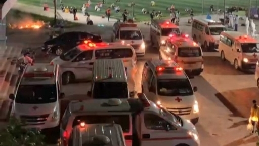 Bắc Giang: Xe cứu thương hối hả đưa cả nghìn công nhân đi cách ly trong đêm
