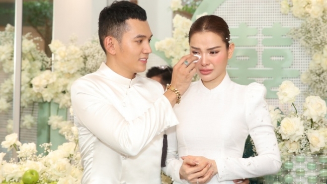 Sao Việt vướng "tai bay vạ gió" sau khi kết hôn: Từ đi khách sạn trước lễ cưới cho đến yêu đồng giới