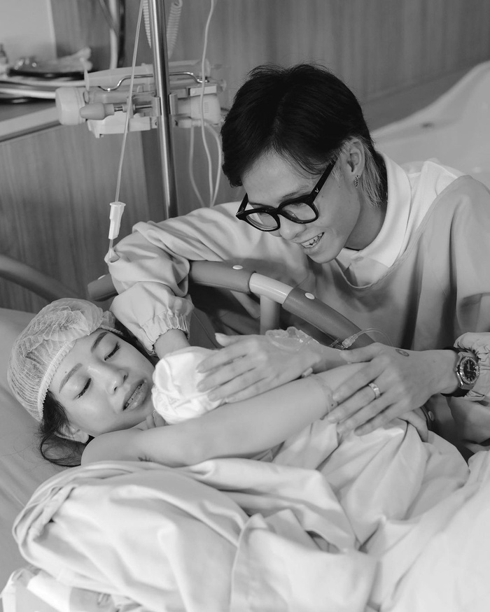 Loạt ảnh con gái đại gia Minh Nhựa hạ sinh nhóc tỳ thứ 2: Ngập tràn hạnh phúc và những giọt nước mắt