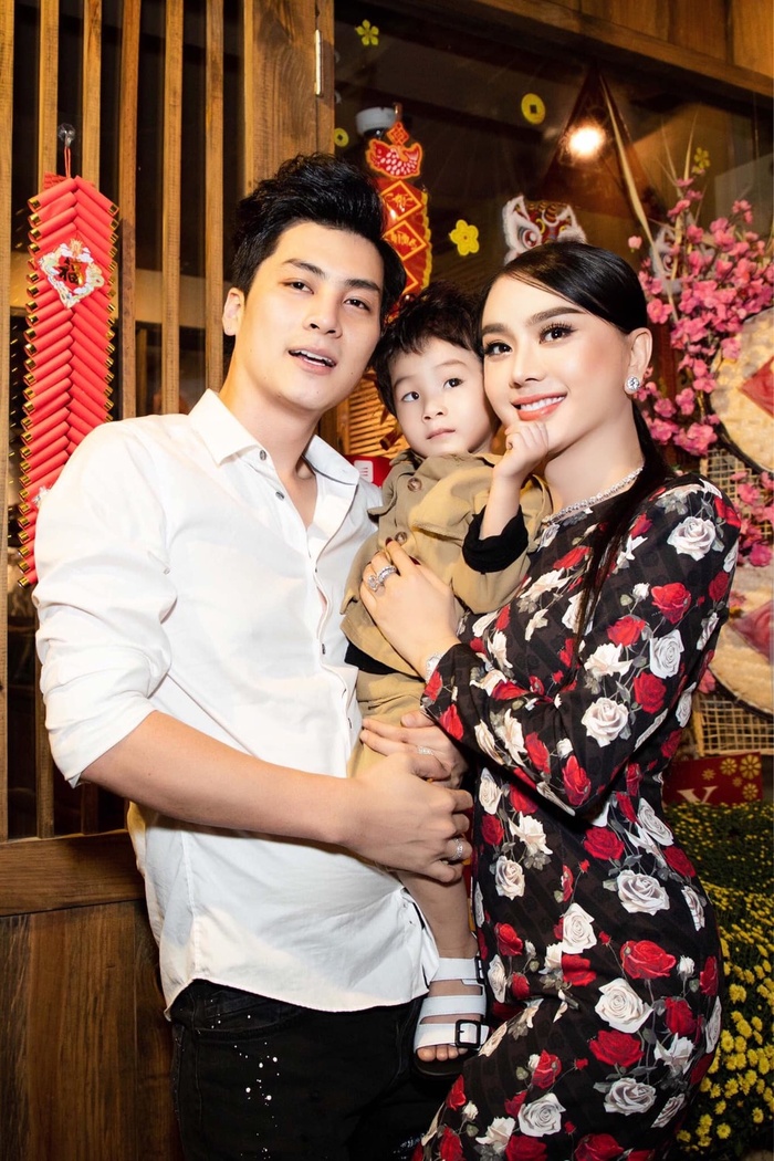 Chồng cũ Lâm Khánh Chi khoe clip cưới ngọt ngào với bạn gái mới Chồng cũ Lâm Khánh Chi khoe clip cưới ngọt ngào với bạn gái mới