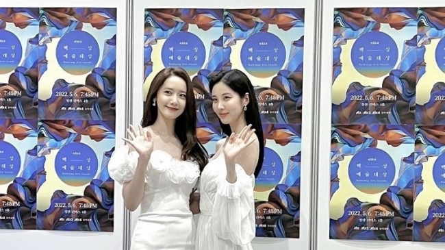Sao Hàn hôm nay 8/5: Bộ đôi YoonA và Seohyun (SNSD) rạng rỡ hội ngộ tại Baeksang Art Awards 2022