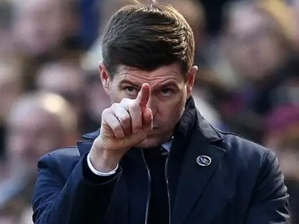 Klopp nói gì khi được có tin "huyền thoại" Steven Gerrard  quay trở lại Anfield