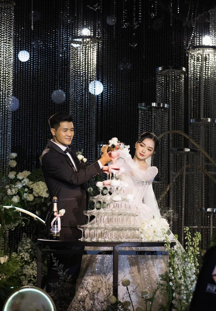 Vợ Hà Đức Chinh chia sẻ xúc động sau đám cưới: "Em muốn làm một người vợ, người mẹ của các con anh"