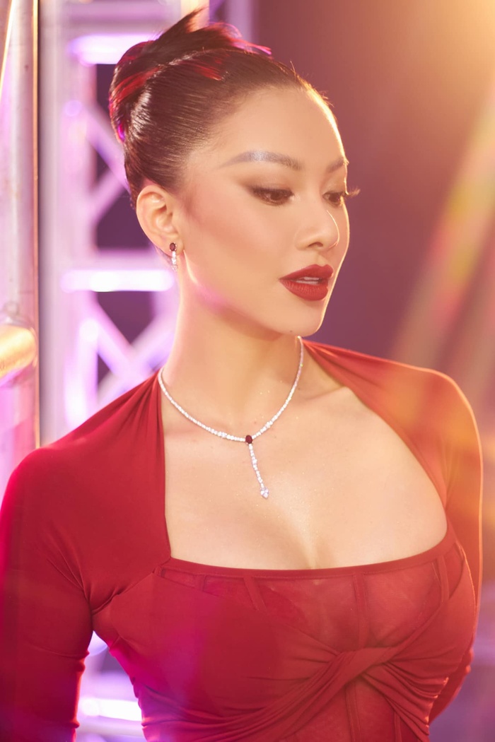 Kim Duyên tung ảnh sắp thi Hoa hậu Siêu quốc gia 2022, netizen đồng loạt: "Trả cây son đỏ lại cho chị"