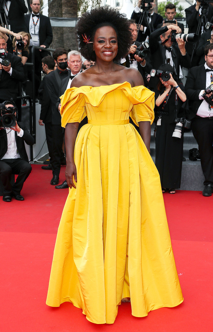 Cuộc chiến váy áo tại LHP Cannes: Lý Nhã Kỳ chi hàng tỷ đồng, Julia Roberts đeo kim cương hơn 100 carat