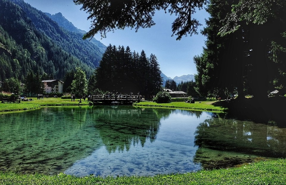 Tận hưởng vẻ đẹp mê hoặc của phong cảnh rừng núi nước Ý