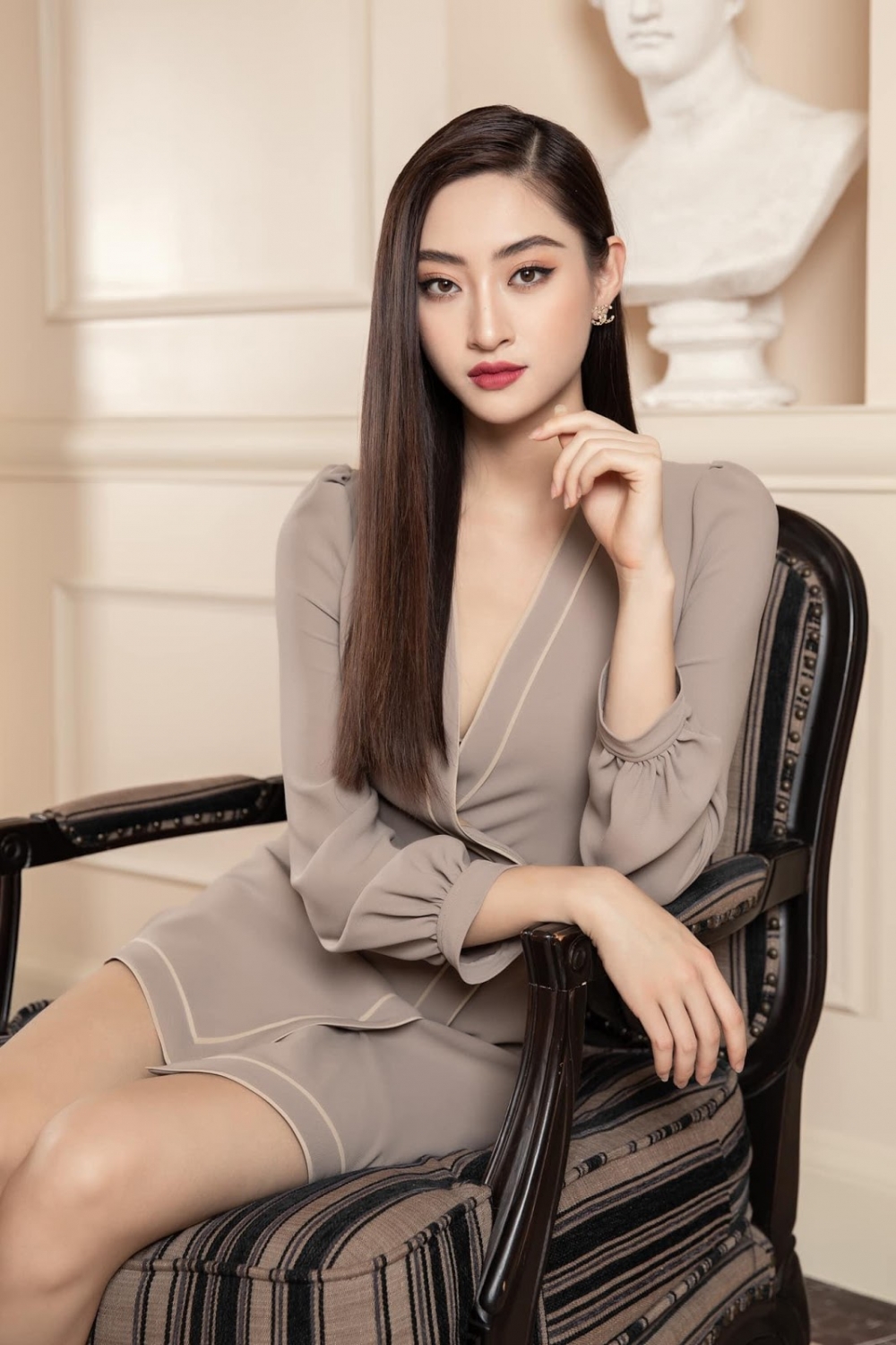 Hoa hậu Lương Thùy Linh nhậm chức giám đốc ở tuổi 21