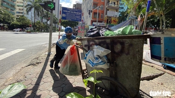 Công nhân môi trường vì nợ lương phải lượm ve chai: Công ty vi phạm nghiêm trọng luật lao động