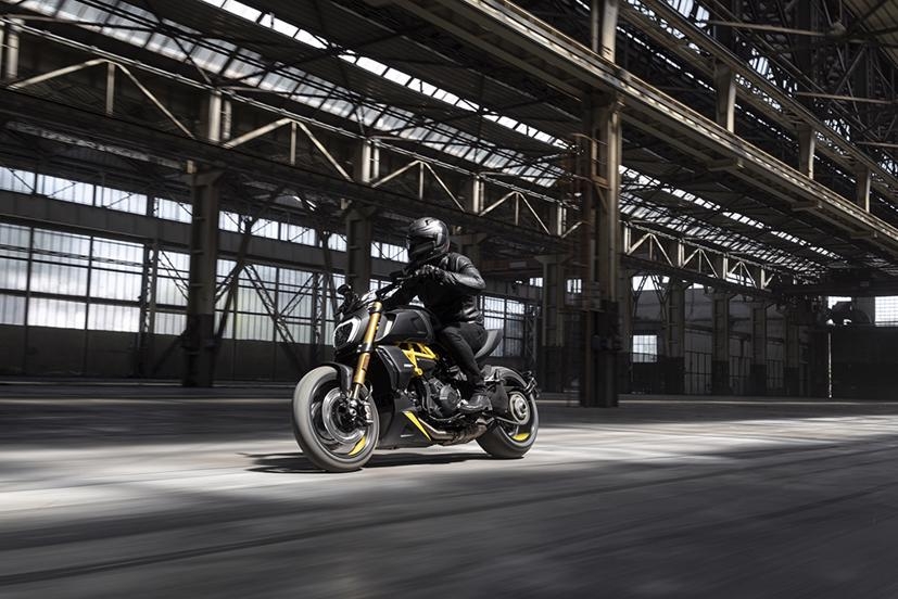 Ducati Diavel 1260 S 2022: Màu đẹp, nhiều trang bị hấp dẫn Ducati Diavel 1260 S 2022: Màu đẹp, nhiều trang bị hấp dẫn