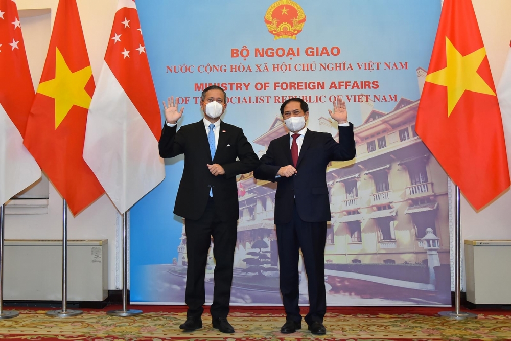 Bộ trưởng Ngoại giao Bùi Thanh Sơn hội đàm với Bộ trưởng Ngoại giao Singapore