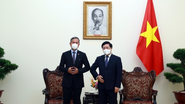 Phó Thủ tướng Phạm Bình Minh tiếp Bộ trưởng Ngoại giao Singapore