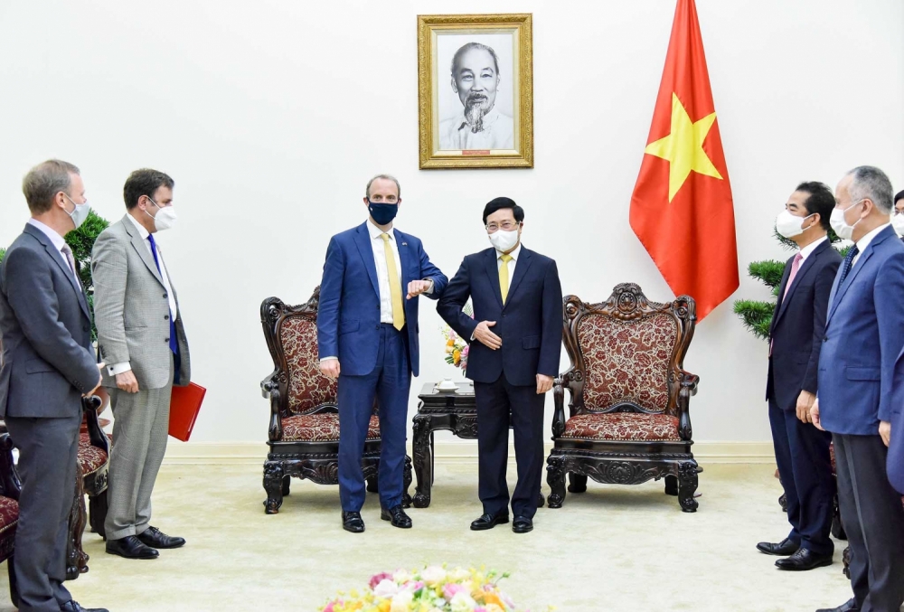 Phó Thủ tướng Phạm Bình Minh tiếp Bộ trưởng Ngoại giao Anh