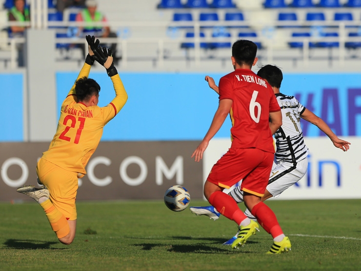 Cầm hòa được đương kim vô địch, U23 Việt Nam rộng cửa đi tiếp