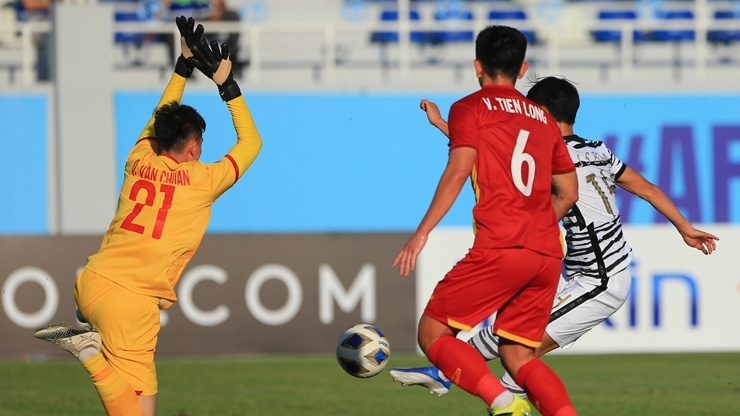 Cầm hòa được đương kim vô địch, U23 Việt Nam rộng cửa đi tiếp