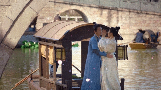Nụ hôn lãng mạn "gây sốt" của Lưu Diệc Phi trong phim Mộng Hoa Lục