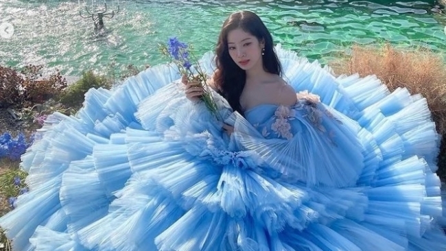 Sao Hàn hôm nay 18/6: Dahyun (TWICE) đẹp tựa công chúa Disney với tạo hình "siêu xuất sắc"