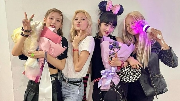 Sao Hàn hôm nay 20/6: Lisa, Sorn hào hứng cổ vũ cho Minnie và Miyeon tại concert đầu tiên của (G)I-DLE