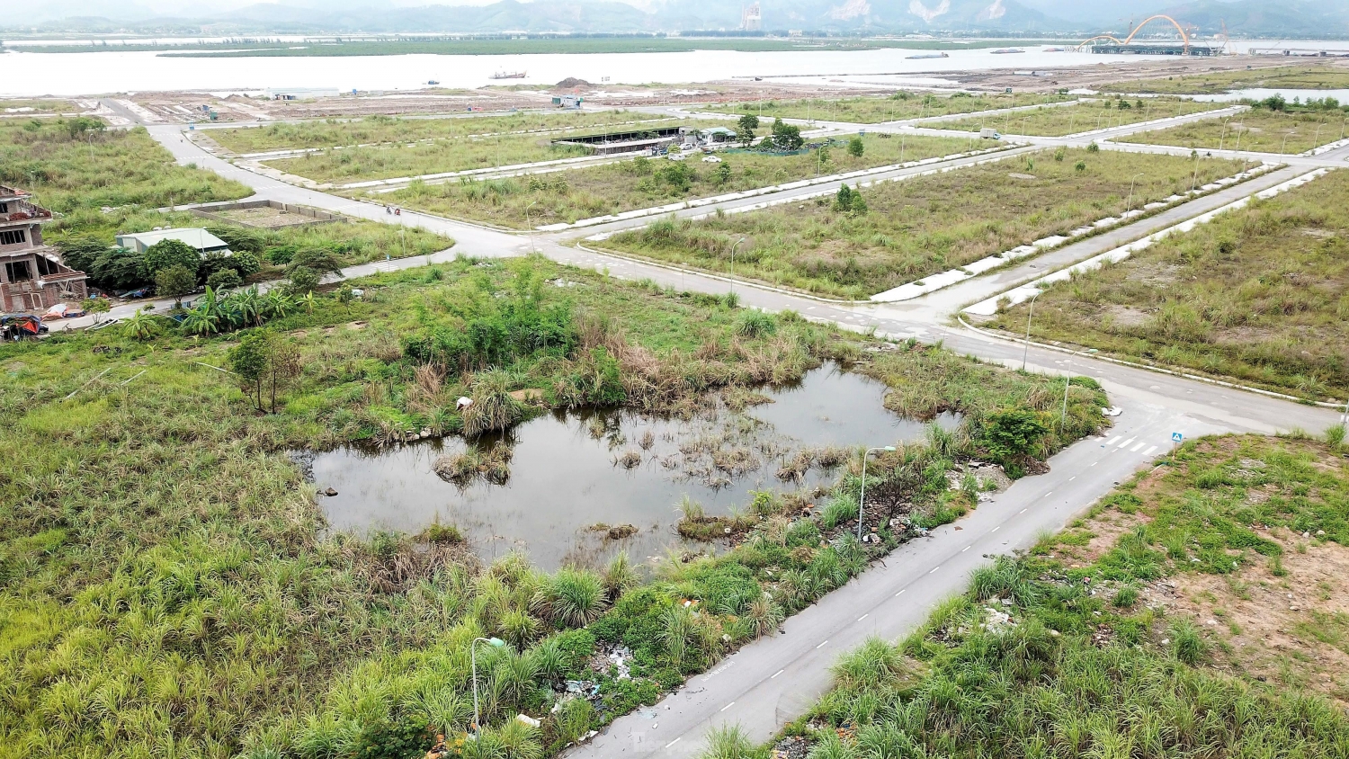 Tin bất động sản ngày 28/6: Khu đô thị Cao Xanh - Hà Khánh gần 100ha ở Quảng Ninh bỏ hoang, xuống cấp gây lãng phí