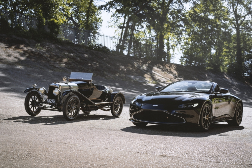 Cận cảnh phiên bản đặc biệt mừng kỷ niệm 100 năm của Aston Martin Vantage Roadster Cận cảnh phiên bản đặc biệt mừng kỷ niệm 100 năm của Aston Martin Vantage Roadster