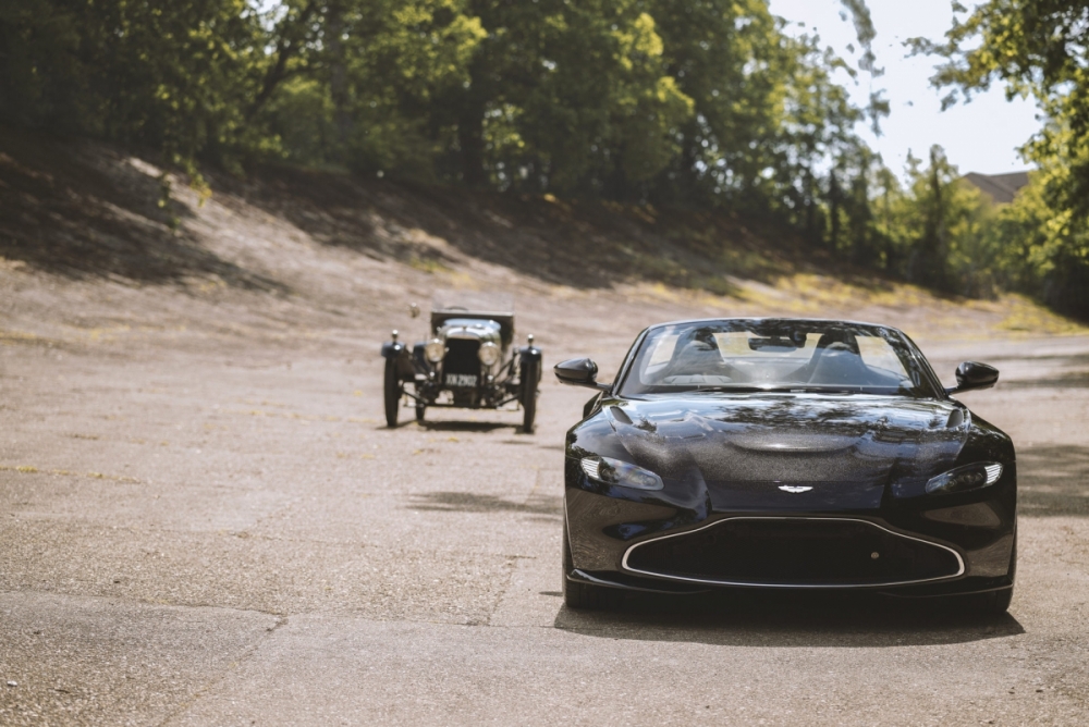 Cận cảnh phiên bản đặc biệt mừng kỷ niệm 100 năm của Aston Martin Vantage Roadster