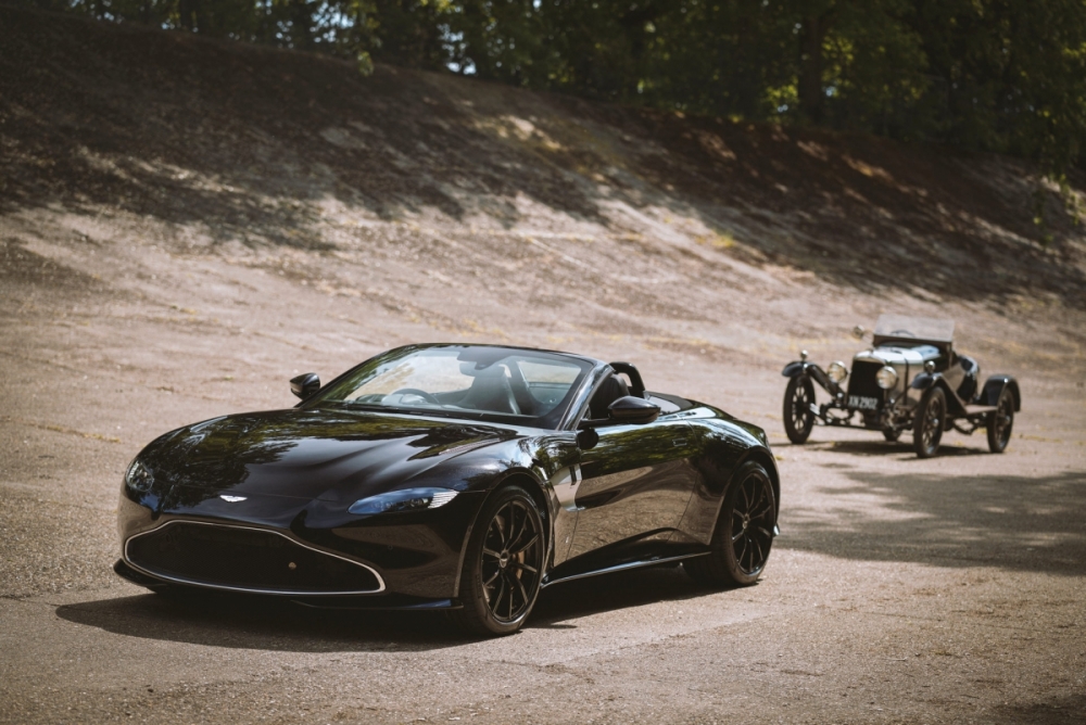 Cận cảnh phiên bản đặc biệt mừng kỷ niệm 100 năm của Aston Martin Vantage Roadster Cận cảnh phiên bản đặc biệt mừng kỷ niệm 100 năm của Aston Martin Vantage Roadster