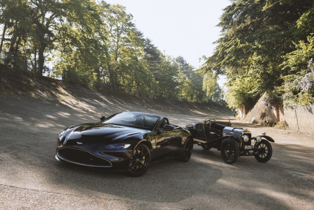 Cận cảnh phiên bản đặc biệt mừng kỷ niệm 100 năm của Aston Martin Vantage Roadster